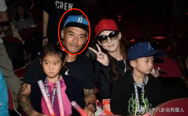 昙花一现的明星家属,靠姐姐出道,自己却没真本事,只能被淘汰