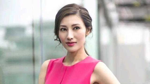 李嘉欣的豪门传奇：生育抉择与人生智慧