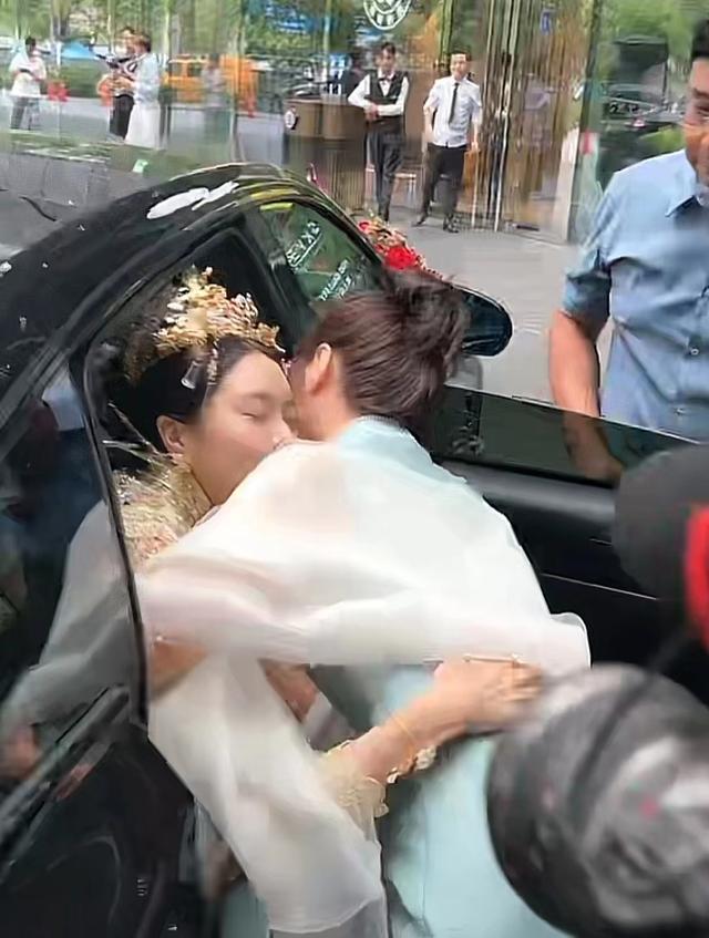 网红情侣志扬越心结婚!婚礼温馨精致排场大,相恋6年颜值很般配