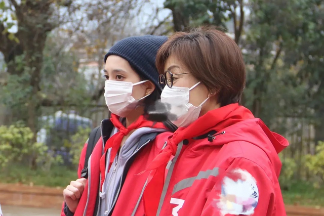 看了邱淑贞、毛阿敏、汪峰这些明星的女儿,才发现遗传是门玄学