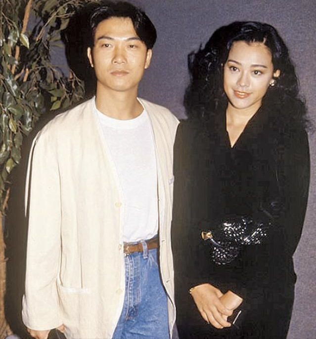 钱小豪家人齐聚庆中秋,太太丘倩鸣朴素出镜,俩儿子颜值相差甚远