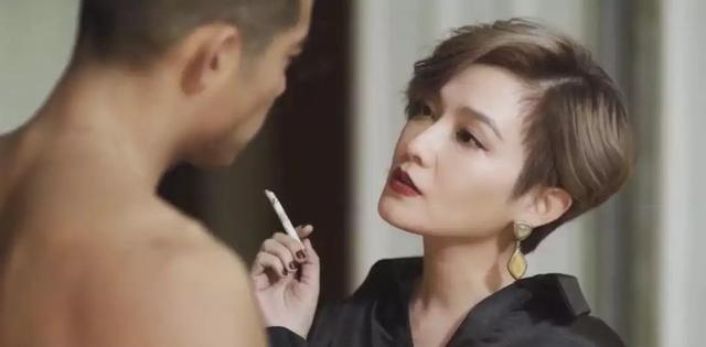还记得唱《健康歌》的范晓萱吗?如今42岁的她也太会“撩”了吧