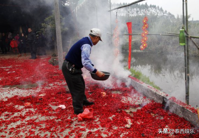 广东烧炮众人被炸后续,官方回应,伤者全身75%烧伤,治疗费50万