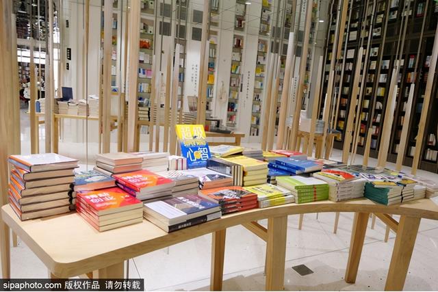首届北京网红打卡地展播:钟书阁(西单老佛爷店)