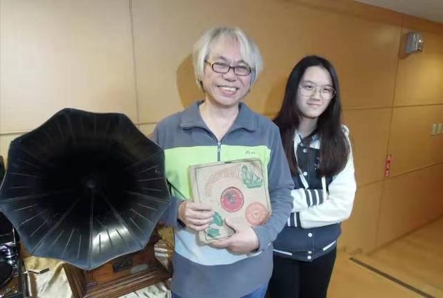 爷孙恋现状:两人已经住在一起,余生相依为命,正在考虑要孩子