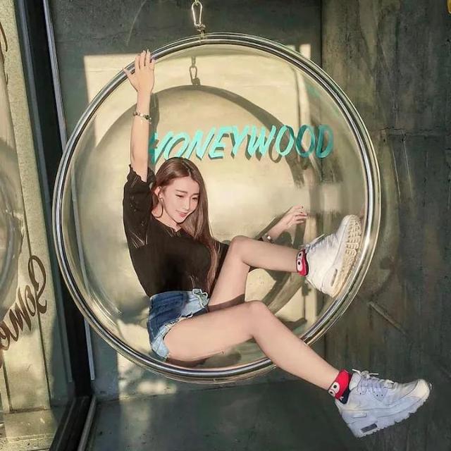 隐藏身份是JKF女,还是台湾大学的老师