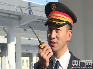 佳木斯列车长(心系军营的列车长)