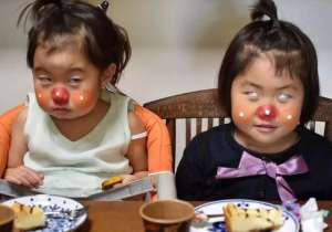 照片丑女(她拍下女儿最丑的照片，却意外走红，网友：绝对是亲妈)