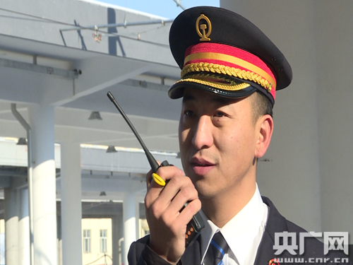心系军营的列车长