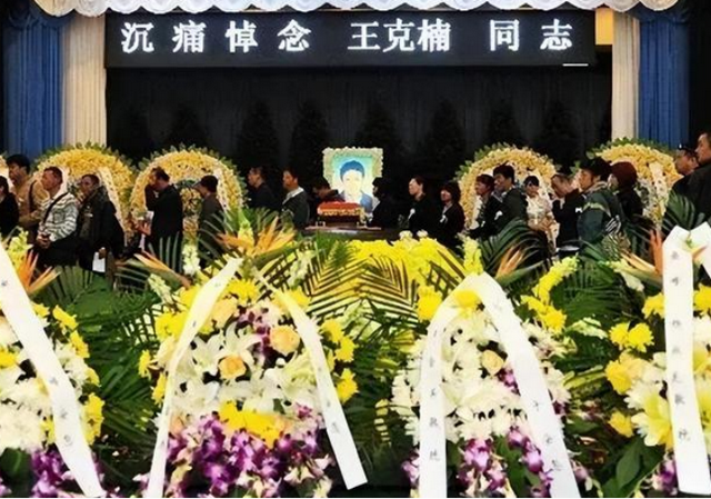 跳水冠军王克楠:郭晶晶的初恋,车祸早逝,遗孀单身替他养父母
