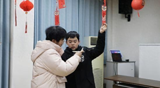 桐城:灯谜添彩闹元宵