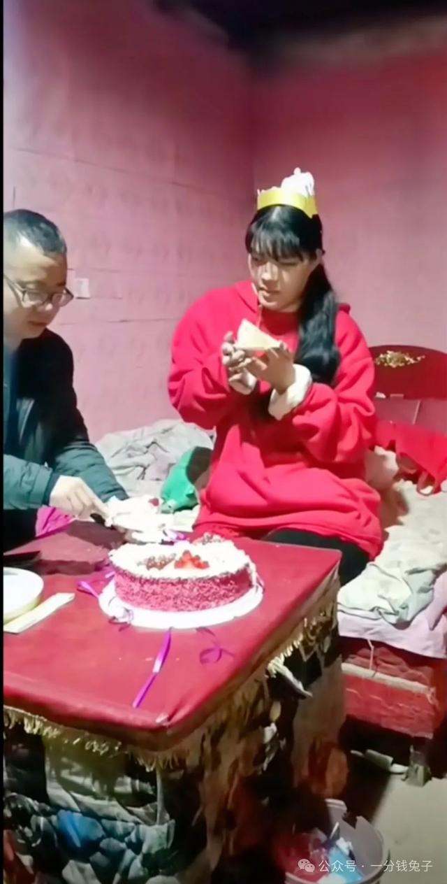 湖南女巨人|23岁高2.3米网红流感病逝 父拒领骨灰