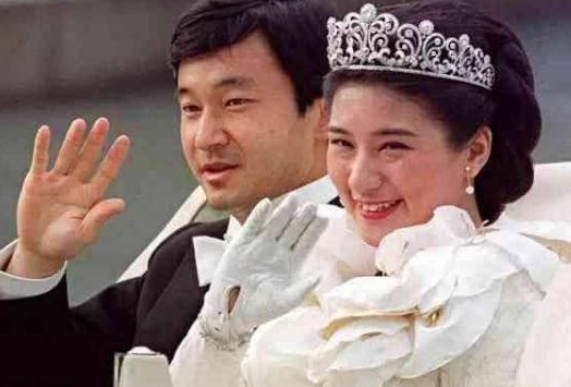 这就是夫妻相的强大,雅子妃跟德仁26年,就知道两人现在有多像