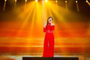 蓝莲花原唱(林忆莲再临湖南卫视跨年 “歌王”带你重温《歌手》经典现场)