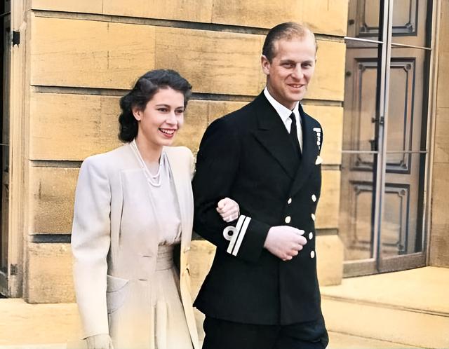 欧洲唯一实权王室，英国女王身世大揭秘，亲民领袖背后一地鸡毛