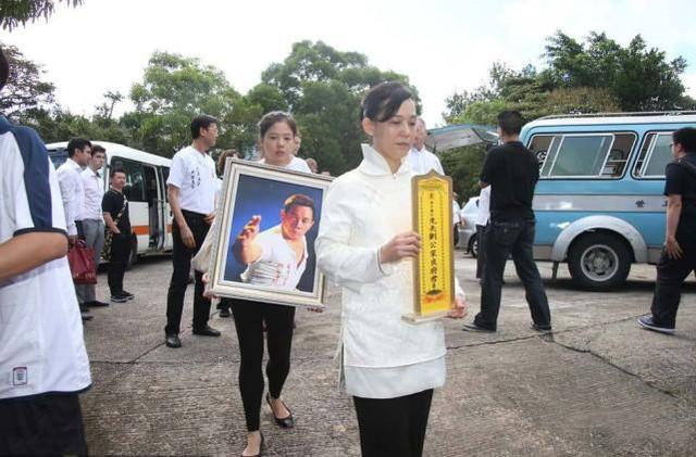 80年的一部电影,片中三大男主角皆死于非命,女主实在太命硬