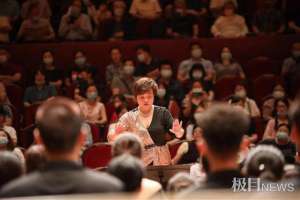 withme(《STAY WITH ME》撼动人心，疫情时唱到瑞典的这首歌回到了琴台音乐厅)