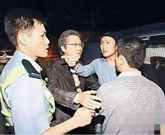 自大的郑中基:轻松俘获阿Sa以为手段高超,任性妄为终自毁名声