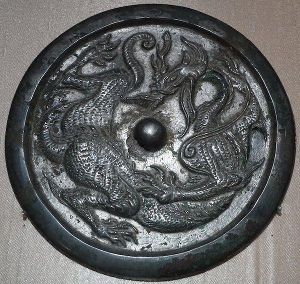 跃龙在渊:中国国家博物馆藏铜镜上的龙纹解读