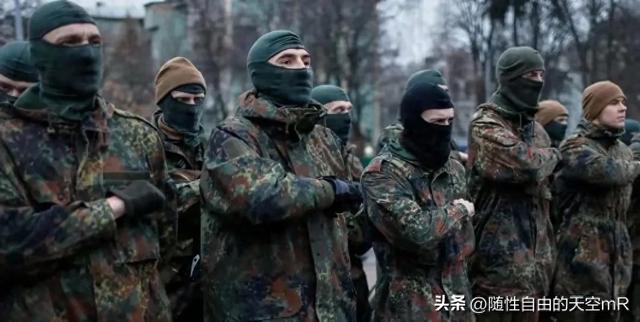 百万雄师仅剩一半?乌司令曝光前线真相,泽连斯基终究纸包不住火
