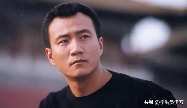 兜来转去,原来胡军的父母是他们夫妻俩!难怪能红遍大江南北