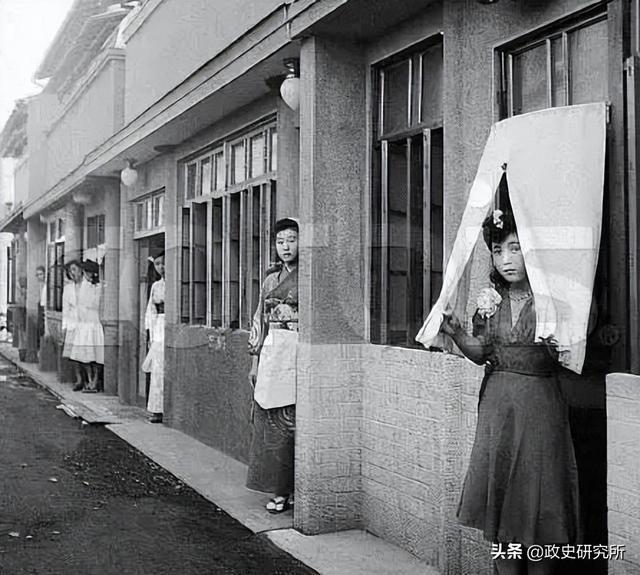 每年创收700亿美元,AV电影风靡全球,日本色情业为何如此发达?