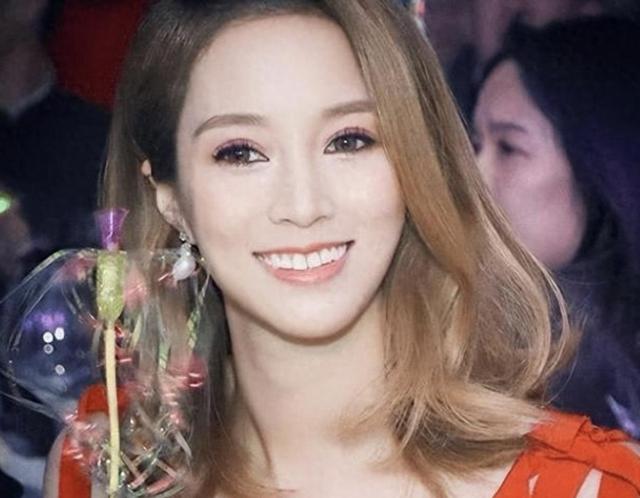 徐子淇近照曝光，曾被夸“豪门贵妇相”的她，如今面相怎么变了？