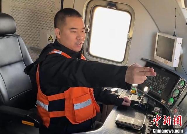 (新春走基层)2万吨“钢铁巨龙”的驾驭者