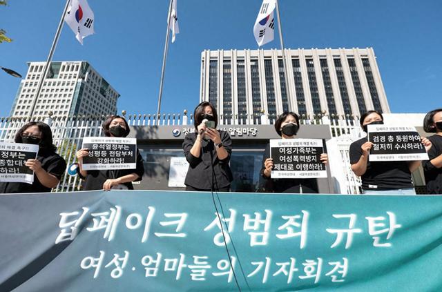 “抓住伪造色情片的男人”:韩国女性卧底“羞辱房”