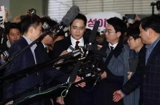 揭秘:韩国财阀的淫乱生活,某知名女星太惨了