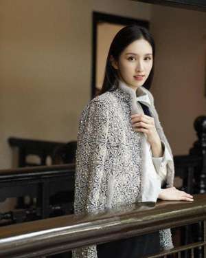 周子扬(昔日争议港姐官宣结婚，曾与港大51岁富豪传绯闻，今美丽更胜从前)