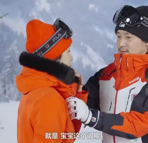 陆毅一家四口拍大片，13岁贝儿越来越美，母女逆天长腿超吸睛