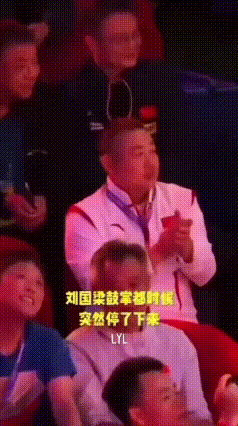 头哥憋笑场面