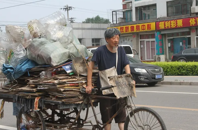 电影《怪友》:缓解难以就业阶层阶级的矛盾与忧虑