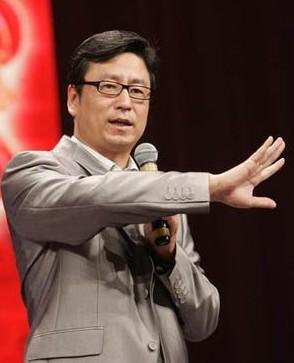 事实证明,“跌落神坛”的白岩松,已经走上了另一条大道