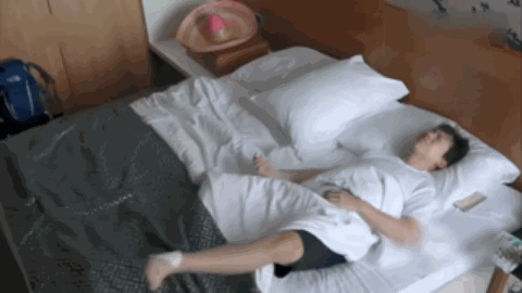 29岁小伙双手变形如“生姜”,此前知名男星疼得起不来床,这病逐渐年轻化…