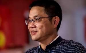 北大屠夫(北大“屠夫”：卖猪身价百亿，送乡亲200多套别墅，却说不敢回家)