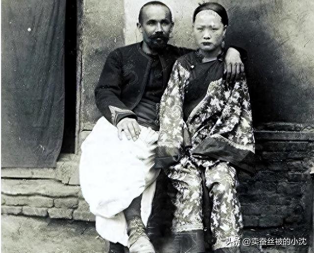“禁止外泄”的老照片,男女混合脱衣舞俱乐部,让人眼界大开