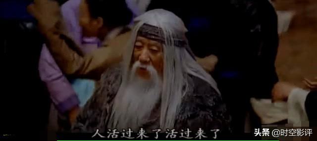 一泼尿浇灭山火成座上宾,《猛男诞生记》屌丝食神药后开挂变猛男