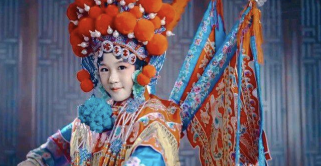 陆毅14岁大女儿获赞最美星二代,才艺令人惊艳,四口人共用一张脸