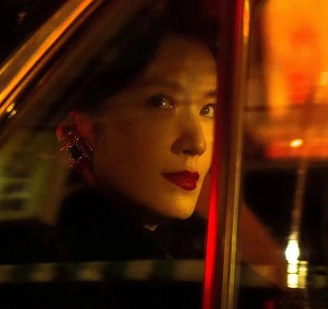 曾拍摄多部“三级片”，她比柳岩还性感，如今42岁依然美的像少女