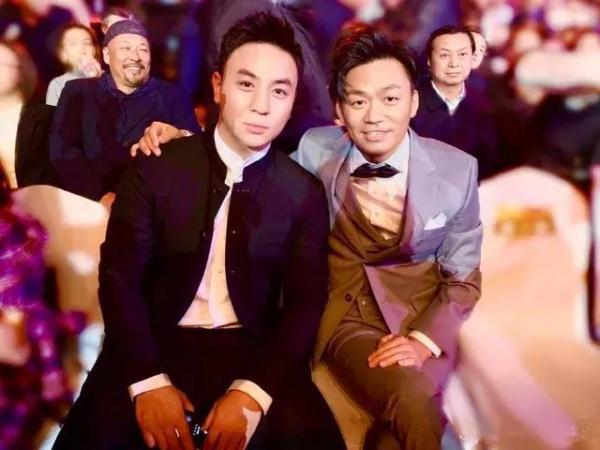王宝强释小龙童年合照曝光,原来是同门师兄弟,童年就相识