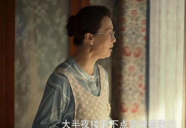 这一次轮到刘亦菲翻车?《玫瑰的故事》床吻戏一出,观众直呼荒唐