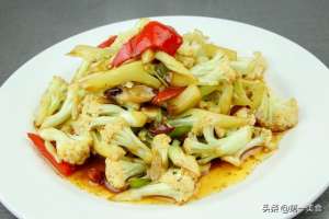 菜花(花菜怎样做最好吃，厨师长不焯水不过油，直接下锅爆炒，很想吃)