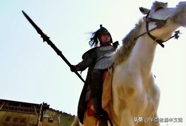 擒斩史文恭后宝马应该归谁?鲁智深武松冷眼旁观,李逵亮出了板斧