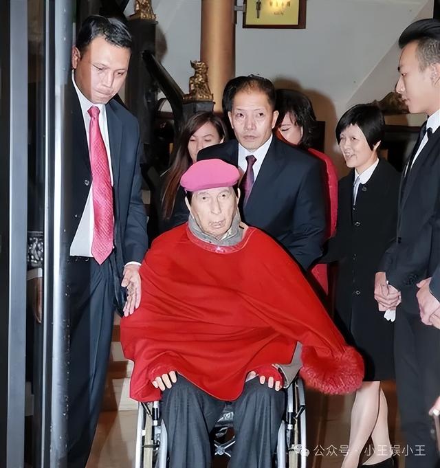 郭晶晶婚礼上的主桌有多难上,豪门小说都不敢这么写