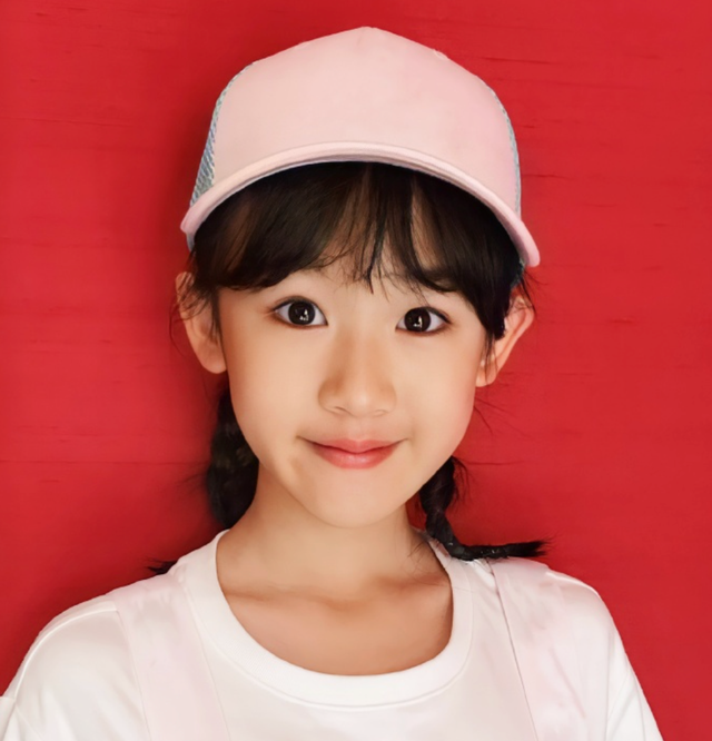 陆毅14岁大女儿获赞最美星二代,才艺令人惊艳,四口人共用一张脸