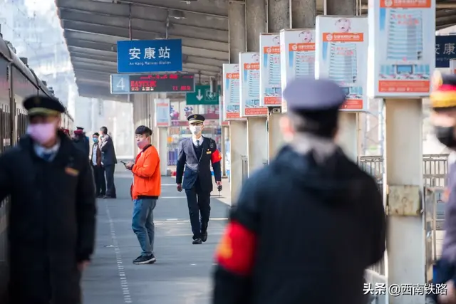 列车长顾雪峰:危难时刻,我不上谁上?