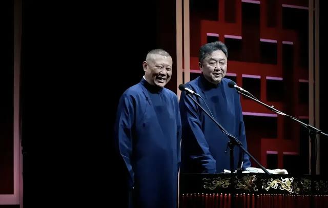 为什么德云社西安相声专场,同行只有一个玉浩探班合影