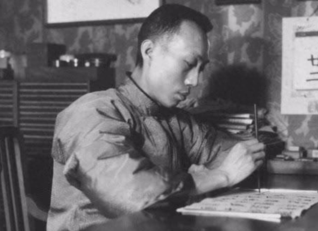 唯一儿子被保姆摔死,余叔岩无子送终,死后妻子焚烧他的珍贵遗物
